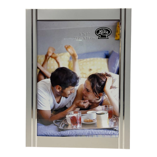 Метална рамка с акцент две линии
